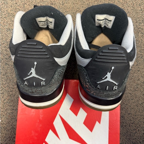 Jordan 3 Wolf Gray - and Black Sneakers - Picture 4 of 9